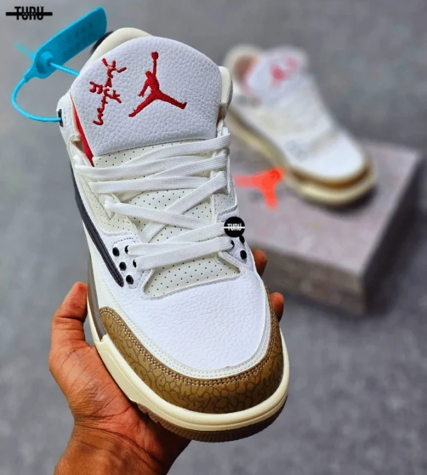 Air Jordan 3 Retro X Travis Scott - Image 2