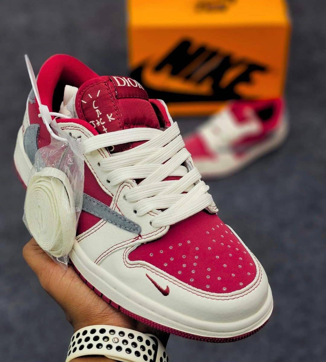 J1 Low Travis Scott "Red Velvet"