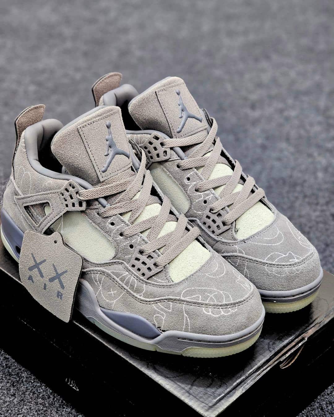 Jordan 4 x KAWS Gray - Image 4