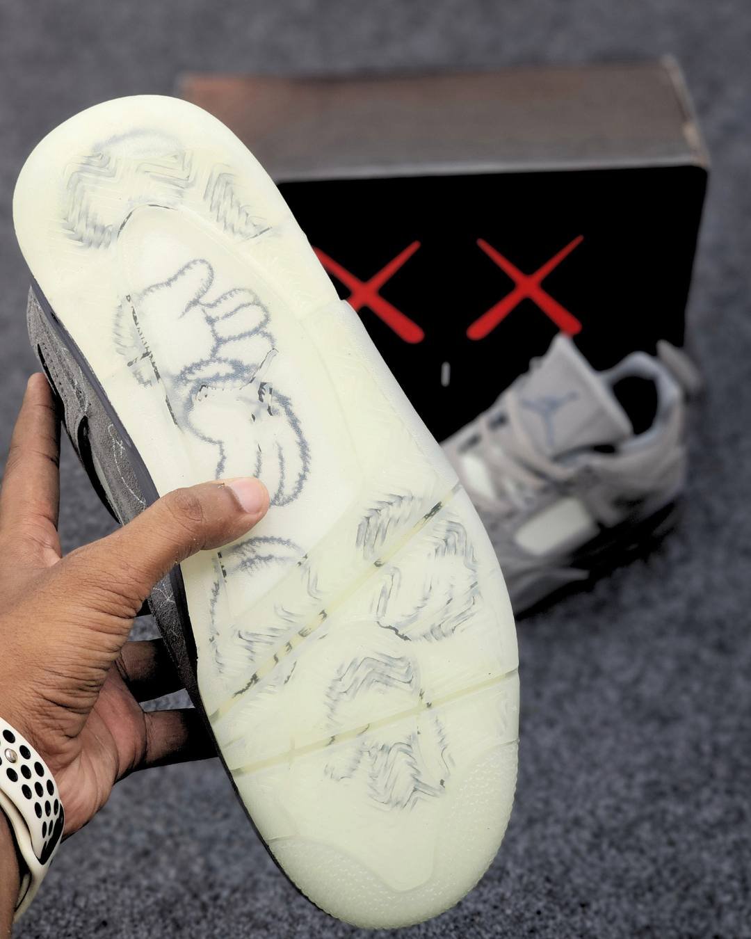 Jordan 4 x KAWS Gray - Image 6