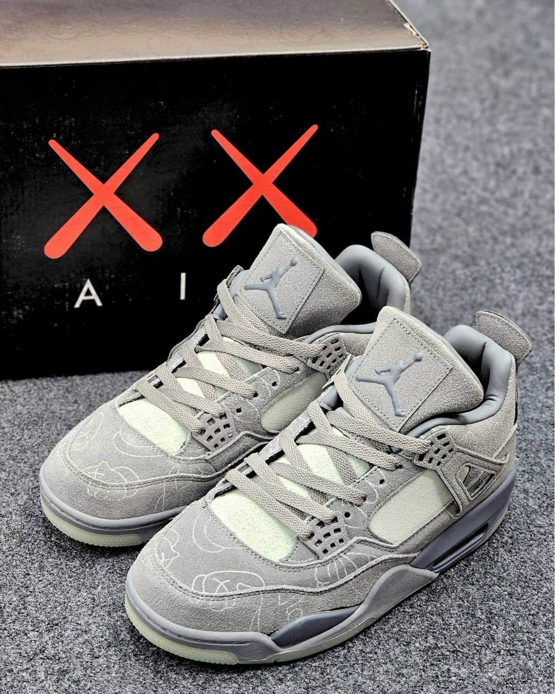 Jordan 4 x KAWS Gray - Image 2