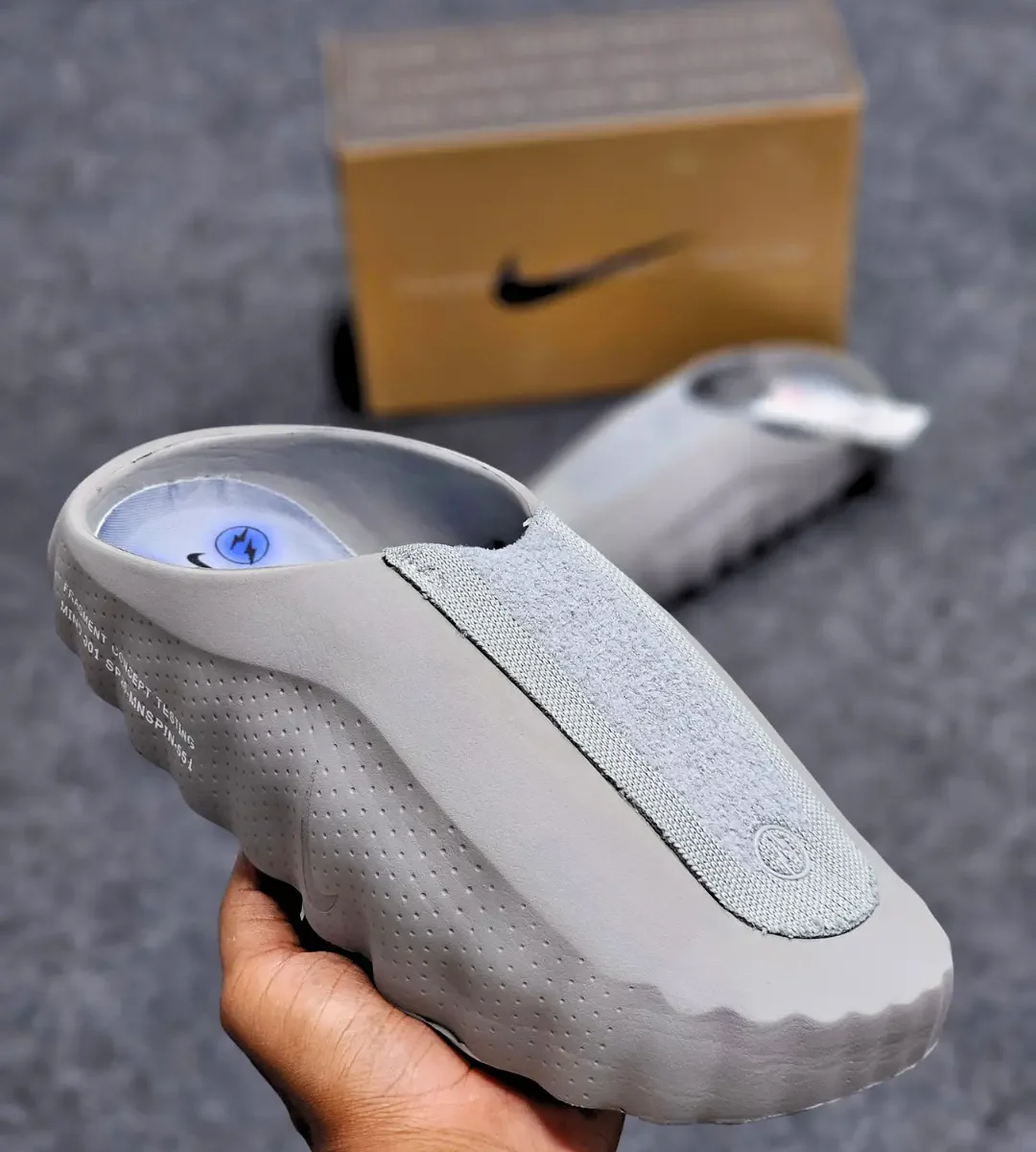 Mind 001 slides Light Smoke Grey