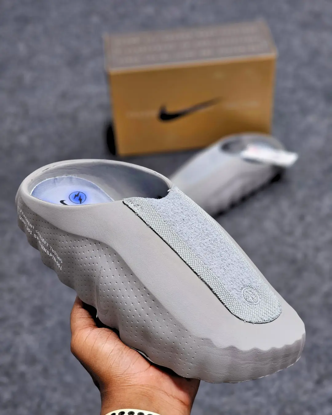 Mind 001 slides Light Smoke Grey